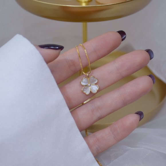 NEW 14K Gold Plated Diamond Clover Necklace - Picture 5 of 7